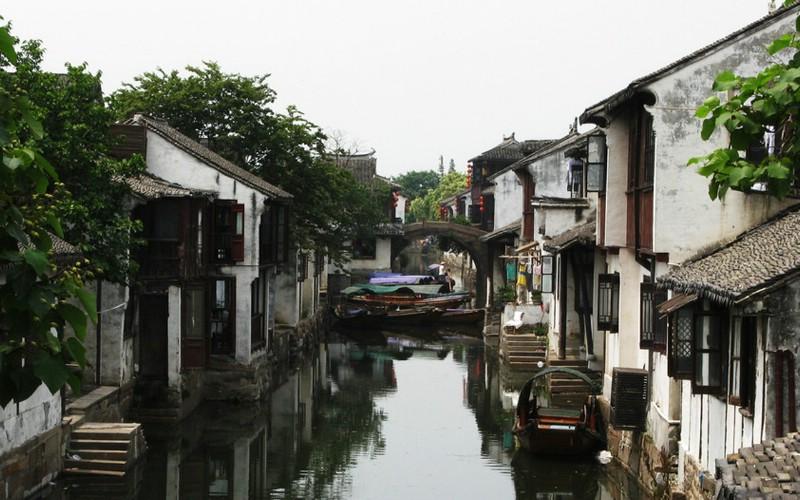 天彩控股盘中异动 早盘快速跳水5.95%报0.790港元